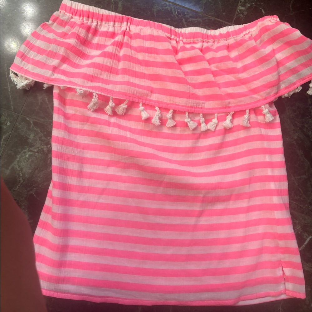 Super cute and cool on or off shoulder tasked Sail to Sable top xs